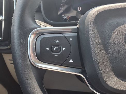 Certified 2024 Volvo XC40 B5 Plus AWD/4WD image 27