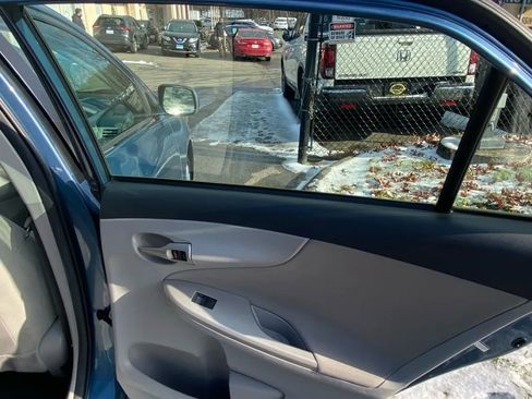 Used 2013 Toyota Corolla LE Special Edition image 15