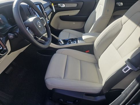 New 2026 Volvo XC40 B5 Ultra w/ Protection Package Premier image 21