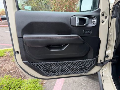 Used 2022 Jeep Gladiator Rubicon w/ LED Lighting Group AWD/4WD image 11