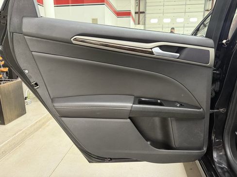 Used 2013 Ford Fusion SE FWD image 12
