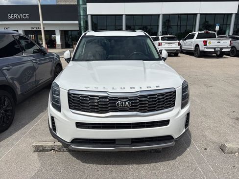Certified 2021 Kia Telluride EX w/ EX Premium Package AWD/4WD image 2