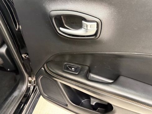 Used 2021 Jeep Compass Sport image 23