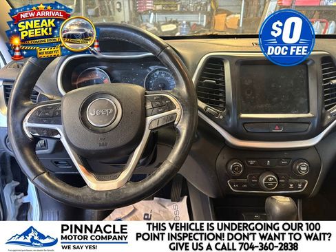 Used 2016 Jeep Cherokee Limited w/ Trailer Tow Group FWD image 2