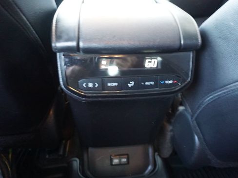 Used 2024 Toyota Highlander XLE FWD image 17