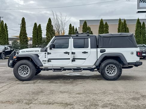 Used 2024 Jeep Gladiator Sport image 7