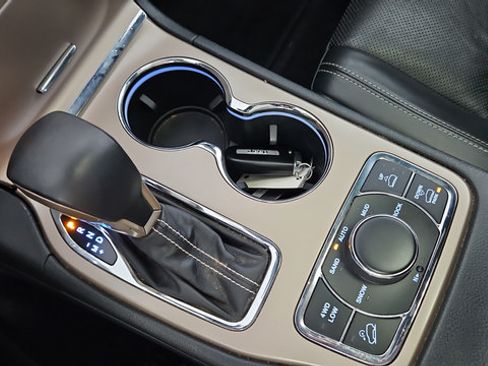 Used 2016 Jeep Grand Cherokee Overland AWD/4WD image 19