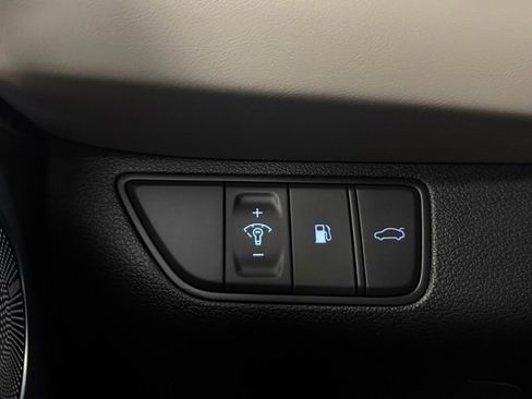 Used 2023 Genesis G70 2.0T w/ Sport Prestige Package image 13