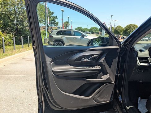 Used 2024 GMC Terrain SLE FWD image 11