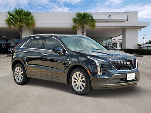 Used 2023 Cadillac XT4 Luxury w/ Cold Weather Package image 3