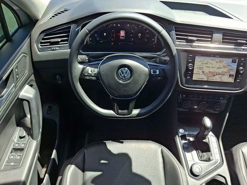 Used 2020 Volkswagen Tiguan SE AWD/4WD image 12