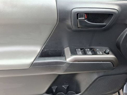 Certified 2023 Toyota Tacoma SR5 AWD/4WD image 12