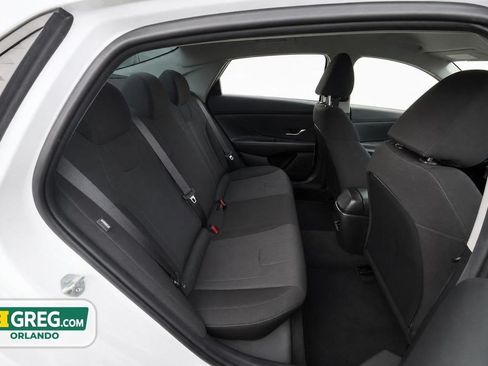 Used 2024 Hyundai Elantra SE FWD image 13