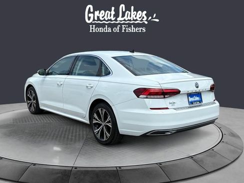 Used 2021 Volkswagen Passat 2.0T SE FWD image 3