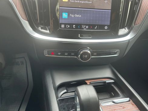 Certified 2025 Volvo V60 B5 Cross Country Plus image 21