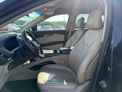 Used 2019 Lincoln Nautilus Select AWD/4WD image 11