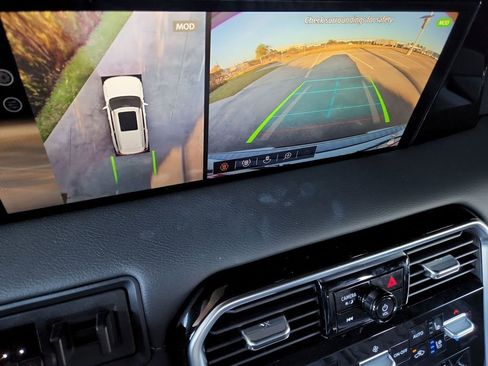 Certified 2025 Nissan Armada Platinum Reserve image 23