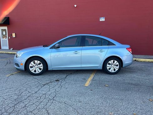 Used 2012 Chevrolet Cruze LS FWD image 2