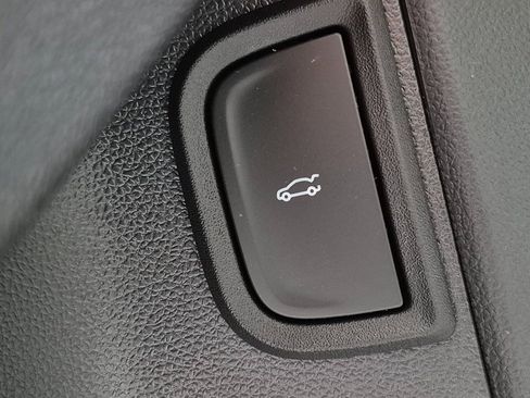 New 2026 Chevrolet Equinox ACTIV w/ Convenience Package III image 17