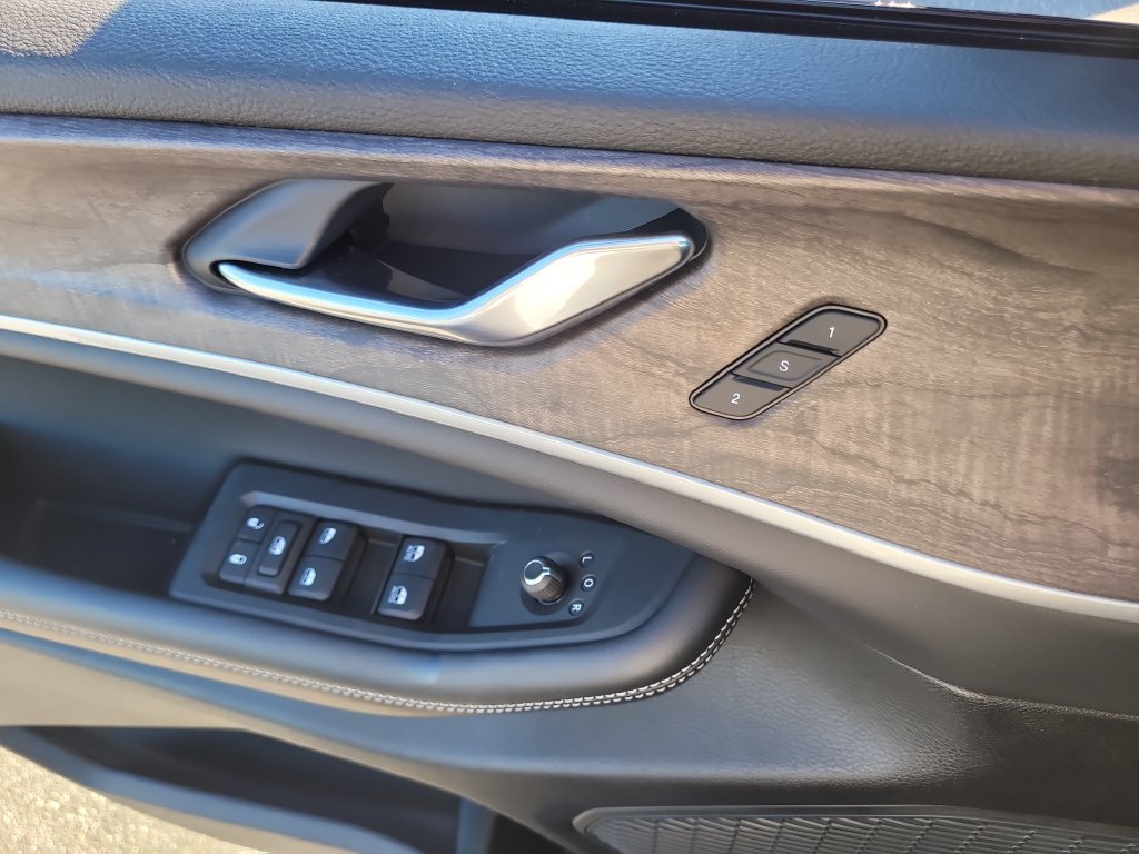 New 2027 Jeep Grand Cherokee Limited RWD image 18
