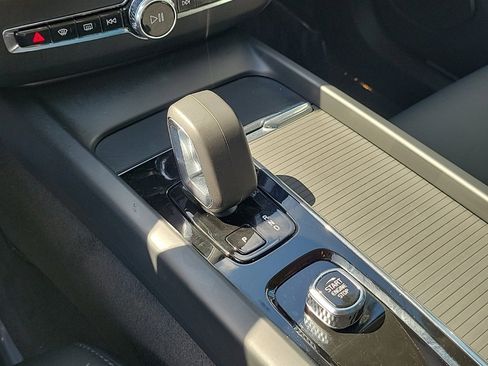 Used 2025 Volvo XC60 B5 Core image 21
