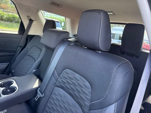 Used 2022 Nissan Pathfinder SV w/ SV Black Package FWD image 23