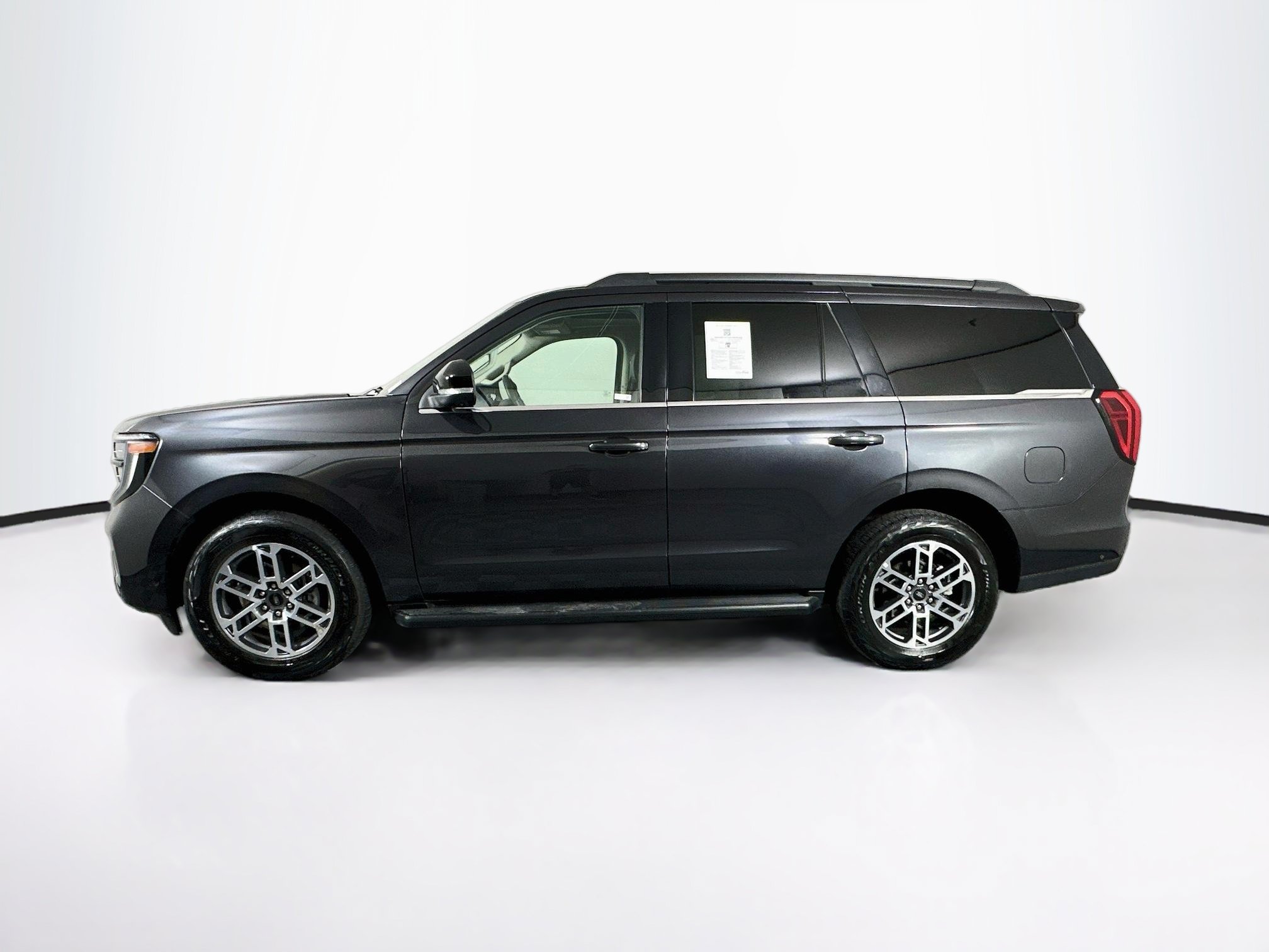 Used 2025 Ford Expedition Active AWD/4WD image 4