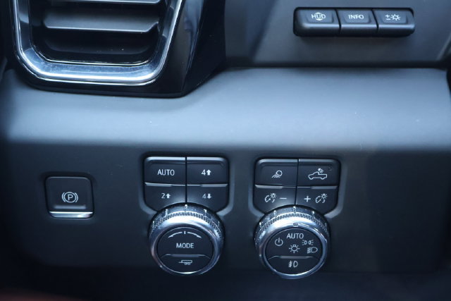 Used 2024 GMC Sierra 2500 Denali Ultimate AWD/4WD image 18