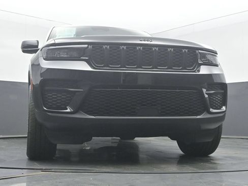Used 2023 Jeep Grand Cherokee Altitude AWD/4WD image 50