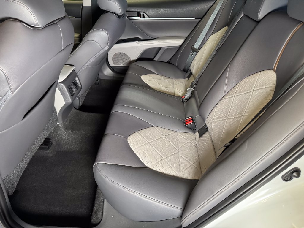 Used 2019 Toyota Camry XLE w/ Navigation Package FWD image 21