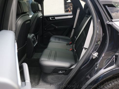 Used 2022 Porsche Cayenne Platinum Edition AWD/4WD image 30