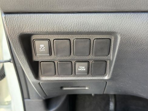 Used 2018 Nissan Pathfinder S FWD image 37
