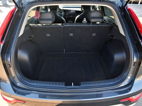 Used 2023 Kia Niro EX Touring image 7