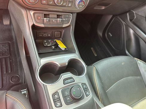 Used 2024 GMC Terrain AT4 w/ Infotainment Package II image 33