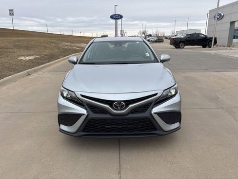 Used 2022 Toyota Camry SE FWD image 8