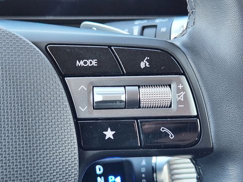 Used 2025 Hyundai Ioniq 5 SE image 12