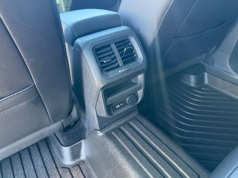 Used 2022 Volkswagen Tiguan SE R-Line image 25