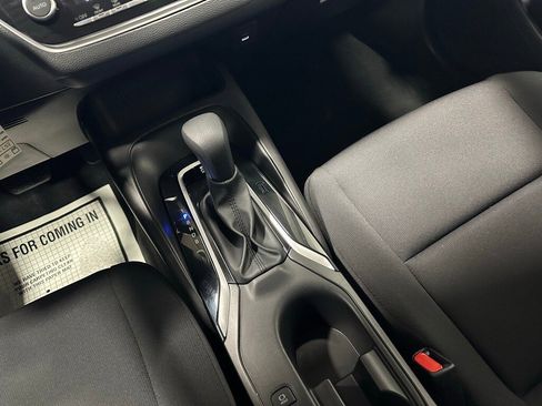 Used 2025 Toyota Corolla LE image 39