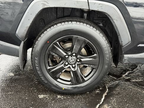 Used 2020 Toyota RAV4 XLE image 11