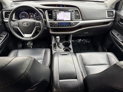 Used 2019 Toyota Highlander XLE image 25