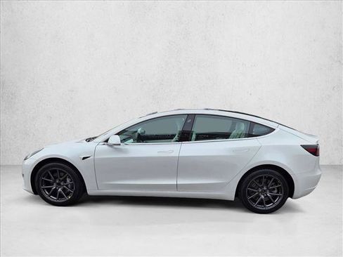 Used 2019 Tesla Model 3 Standard Range Plus image 9