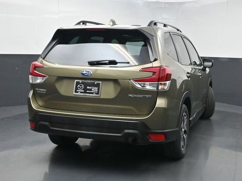 Used 2023 Subaru Forester Premium AWD/4WD image 3