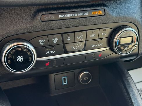 Used 2020 Ford Escape SE image 39