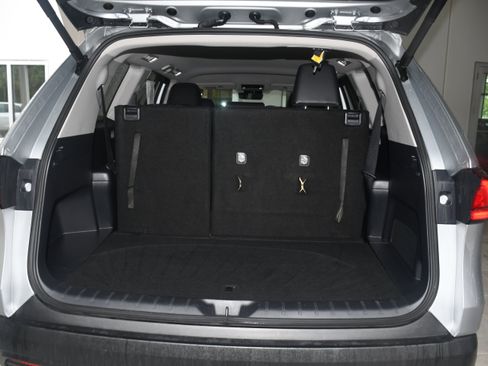 Certified 2025 Toyota Grand Highlander FWD image 17