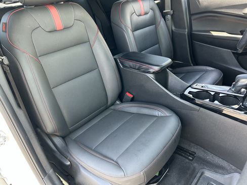 Used 2024 Chevrolet Trax RS w/ Sunroof Package FWD image 8