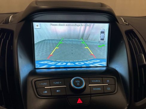 Used 2019 Ford Escape SE image 18