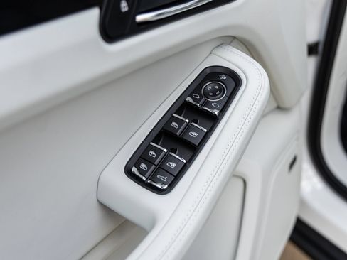 Certified 2026 Porsche Macan S AWD/4WD image 24