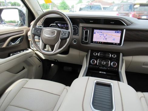 Used 2021 GMC Yukon Denali w/ Denali Premium Package AWD/4WD image 13