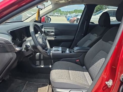 Used 2025 Nissan Kicks SV AWD/4WD image 9