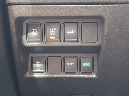 Used 2017 Nissan Rogue SV w/ SV Premium Package FWD image 16